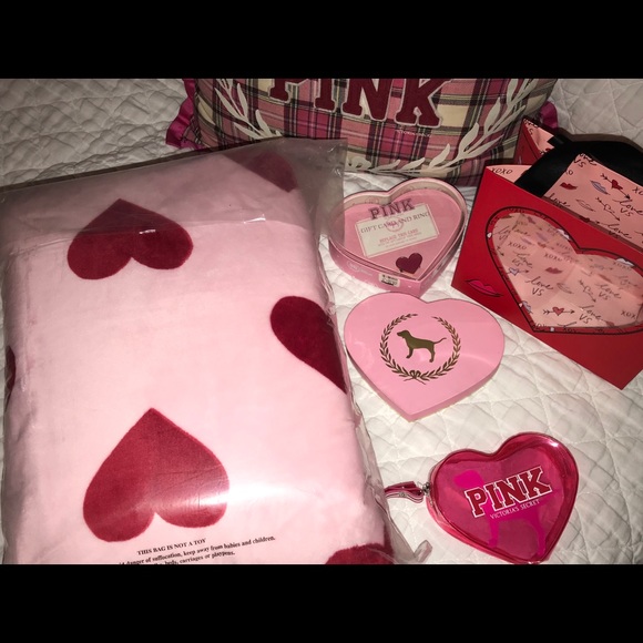 ❤️ NWT VS PINK VALENTINES SHERPA BLANKET❤️ - Picture 3 of 5